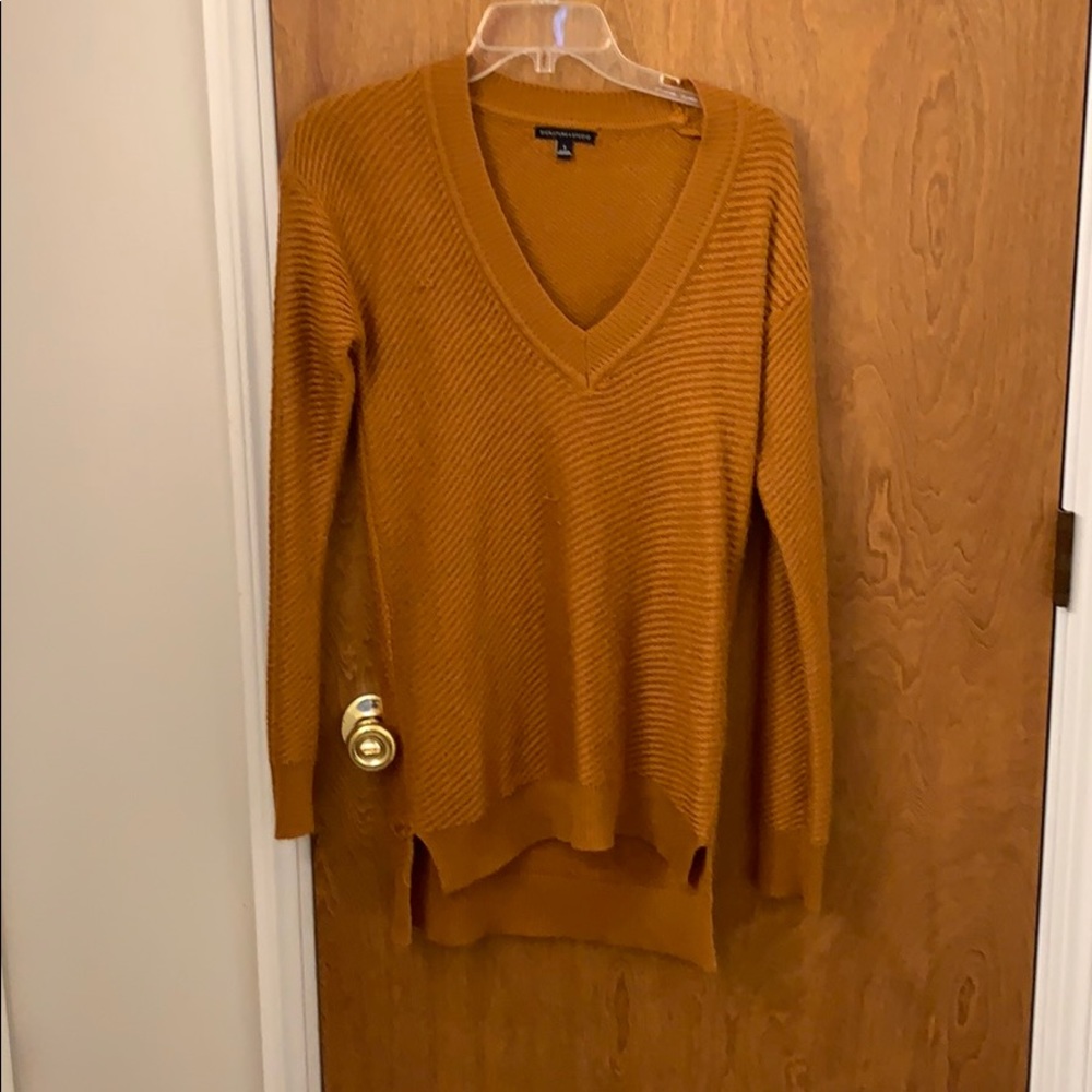 Signature studio rust colored V neck sweater